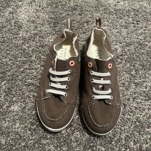 Vionic Brown Sneakers with White Accents